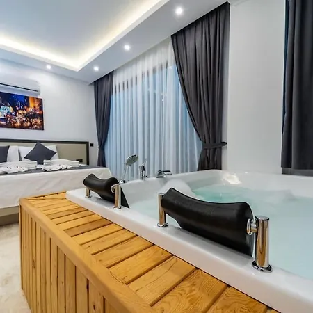 Lueks Tatil Villasi Oezel Havuzlu Horyes Kaş
