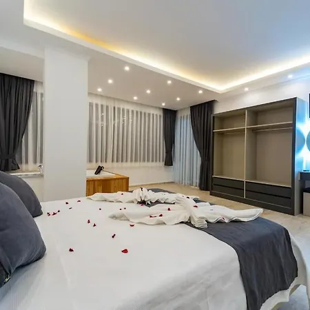 Lueks Tatil Villasi Oezel Havuzlu Horyes Vila Kaş