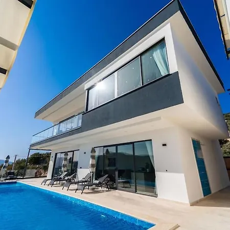 Lueks Tatil Villasi Oezel Havuzlu Horyes Kaş