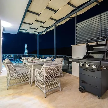 Lueks Tatil Villasi Oezel Havuzlu Horyes Villa