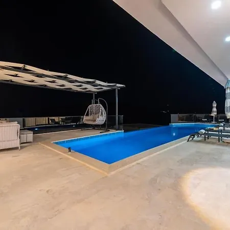 Lueks Tatil Villasi Oezel Havuzlu Horyes Vila Kaş